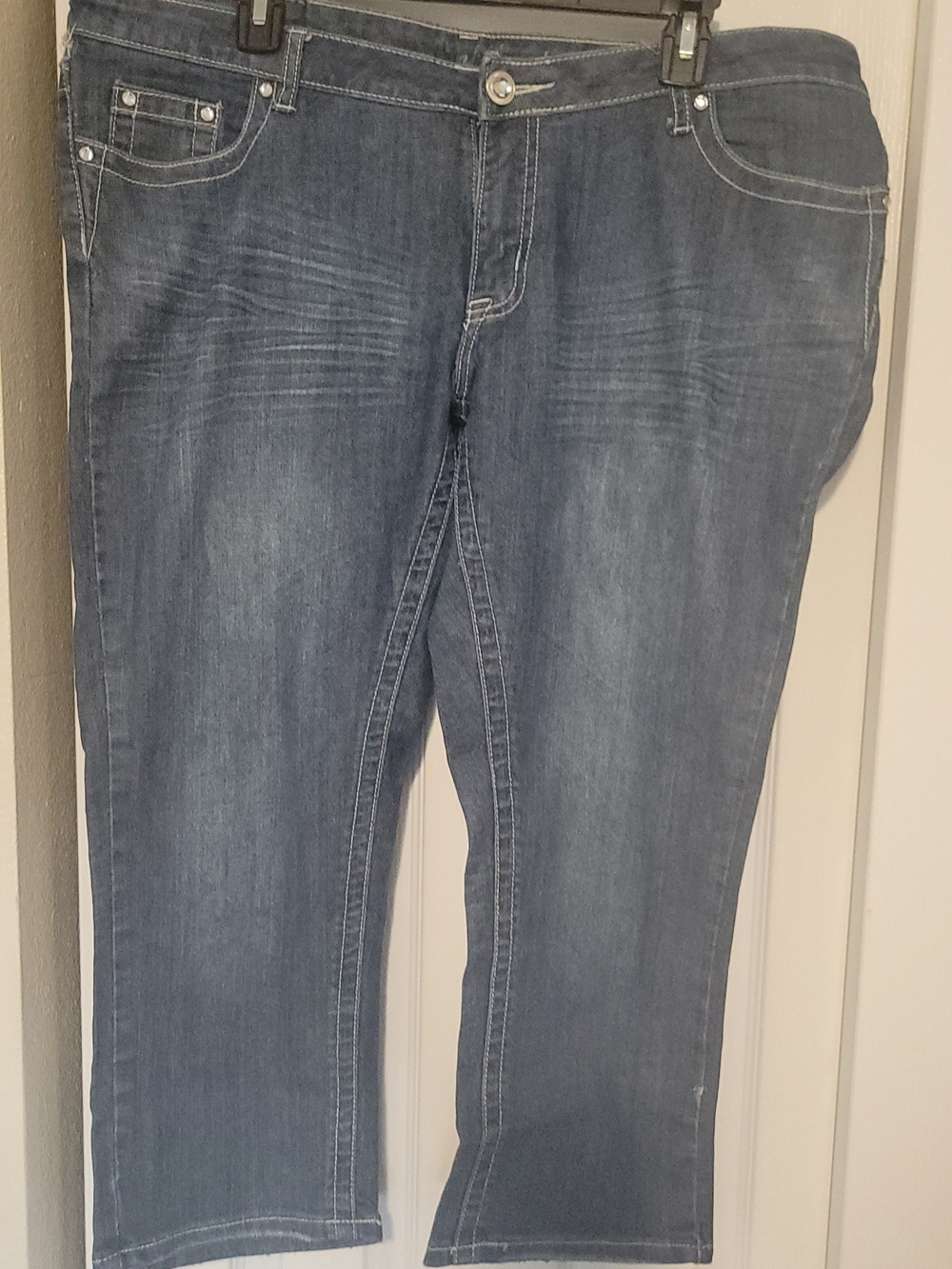 Women’s Blue Denim Jeans Capri's With Jewel & Lace Embelishments Sz 14/16